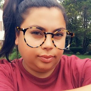 Meet your Posher, Simone